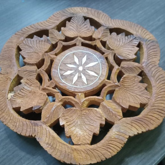 Vintage Teak wood flower hand carved trivet - Picture 1 of 3